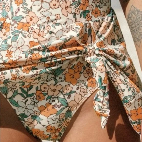 NWT Cupshe Floral 1 Piece Suit with Support, Adjustible Straps and Skirting XL - Picture 4 of 6